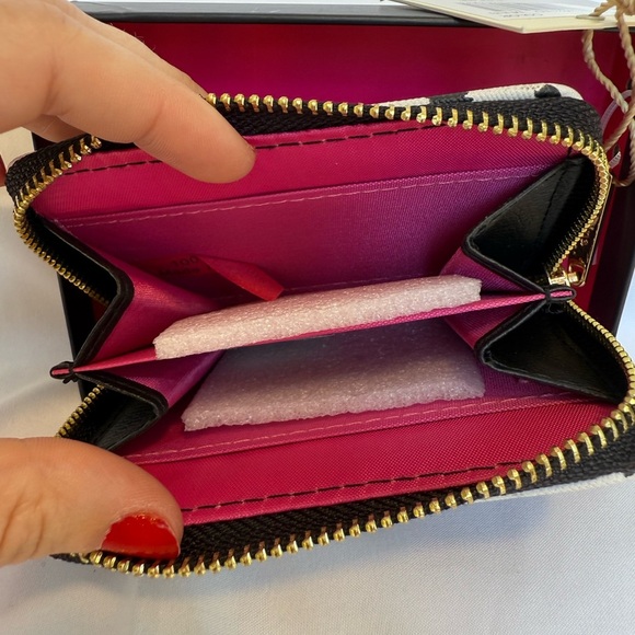 Trina Turk Black & White Leather Zip Wallet (New in Box) - Picture 6 of 10